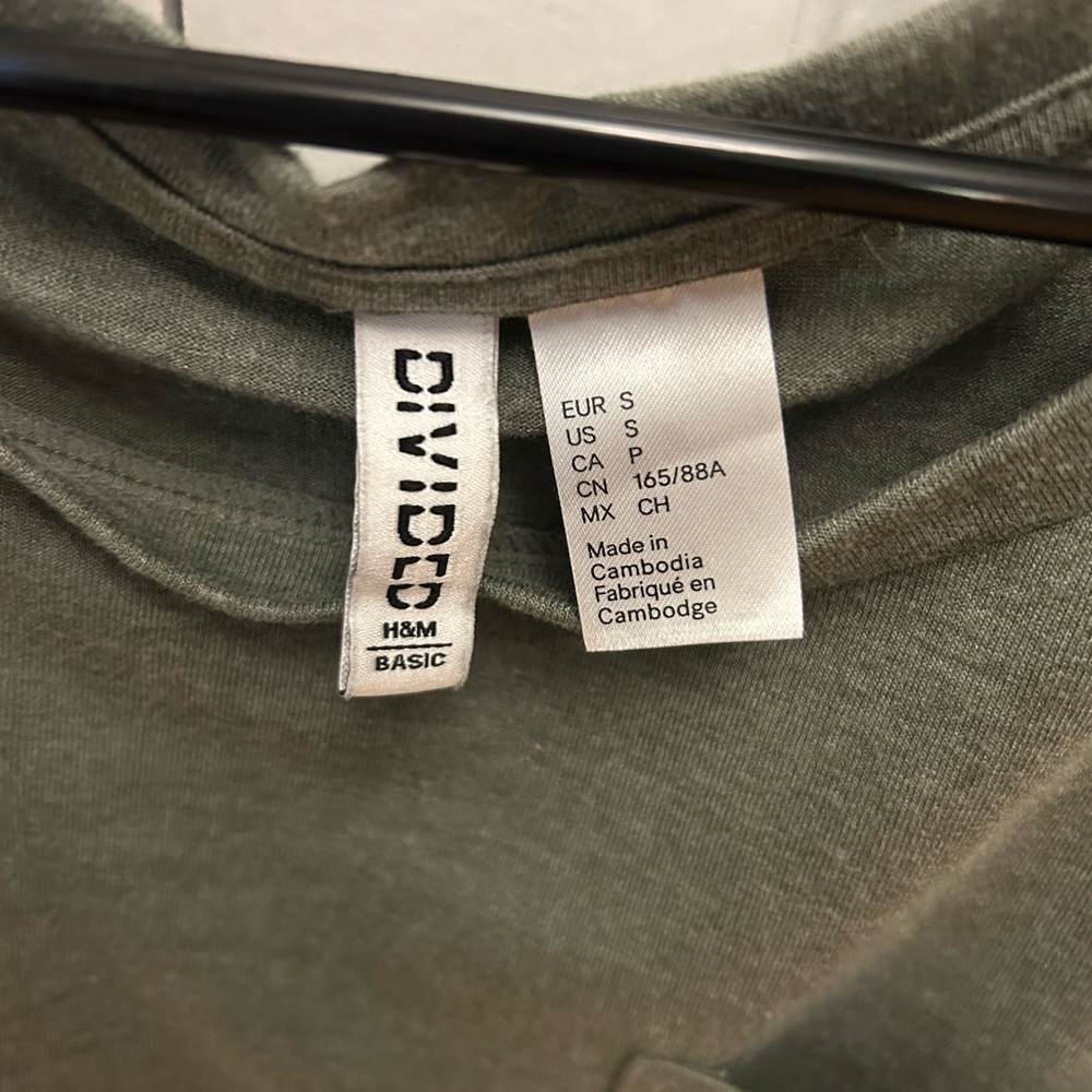 H&M Olive Green/Gray T-Shirt, Size Small - Picture 3 of 3